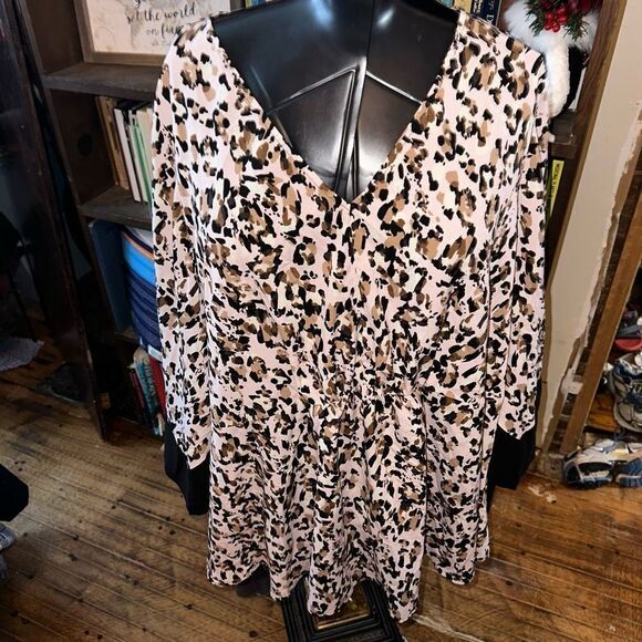 Lane Bryant flowy cheetah print 22/24 v-neck blouse - Picture 1 of 3